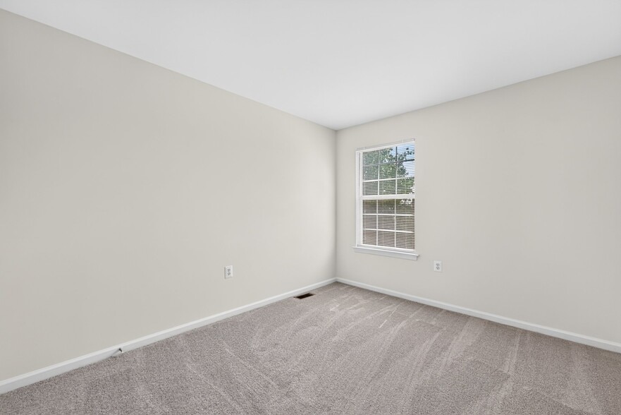 Building Photo - 335 Wheatfield Cir