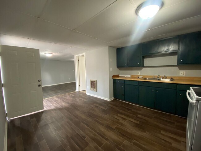 Building Photo - 8088 Blue Springs Pkwy