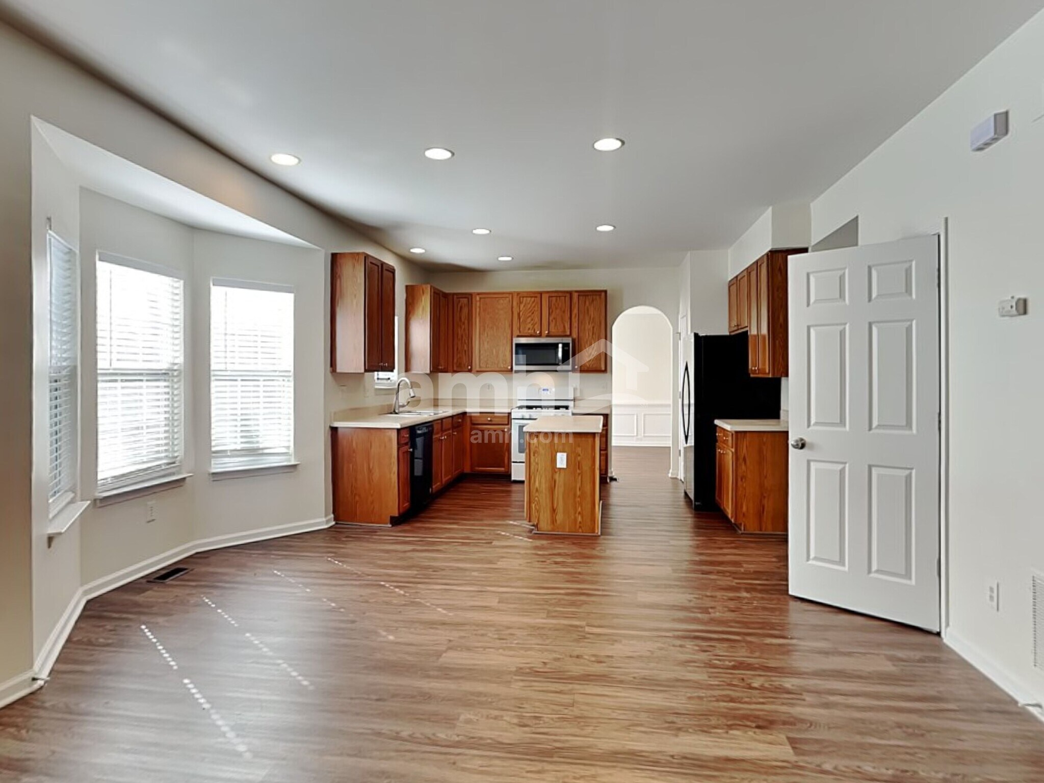 Building Photo - 535 Winter View Way