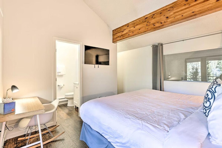 Building Photo - 163 Burgundy Cir