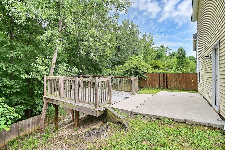 Building Photo - 3530 Crestridge Dr