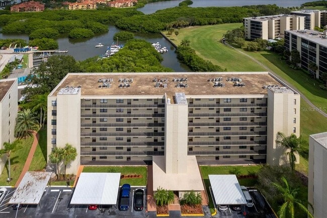 Building Photo - 900 Cove Cay Dr