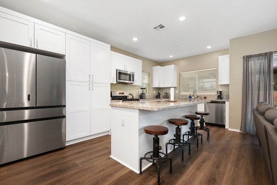 Building Photo - 475 Camellia Way