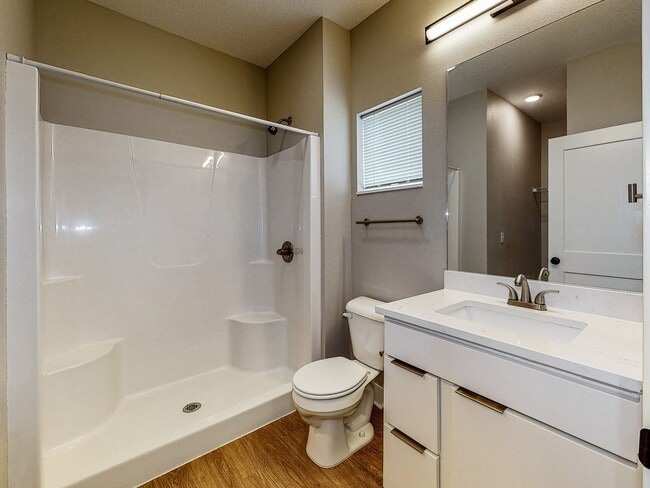 Building Photo - 308 S Walnut Ave