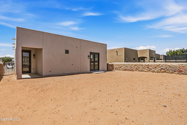 Building Photo - 14941 Tierra Coruna Ave