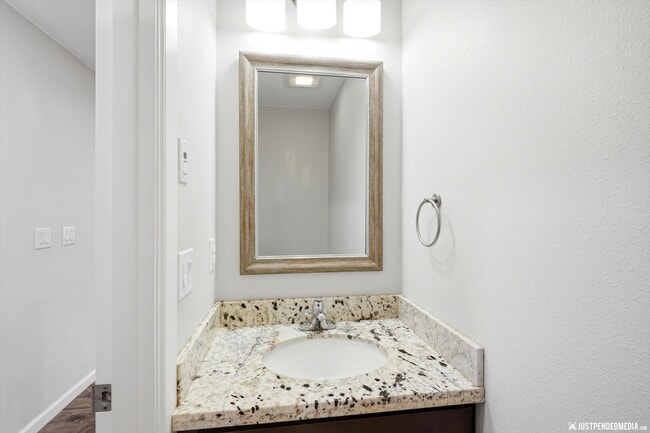 Building Photo - 1553 N Ravens Best Cir