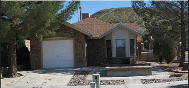 Building Photo - 7421 Bishop Flores Dr