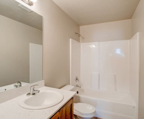 Building Photo - 858 N Old Fort Dr