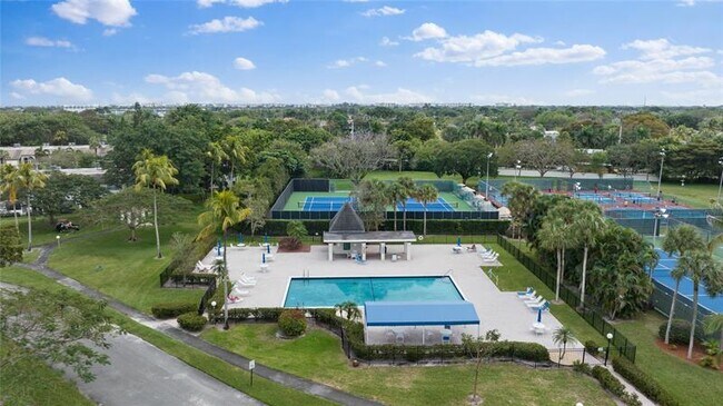Building Photo - 2710 Nassau Bend