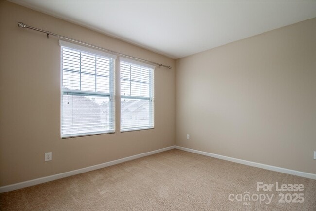 Building Photo - 824 Summerlake Dr