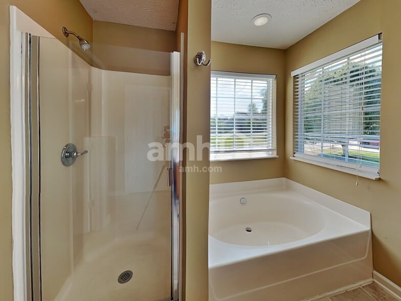 Building Photo - 1000 Brianne Ct