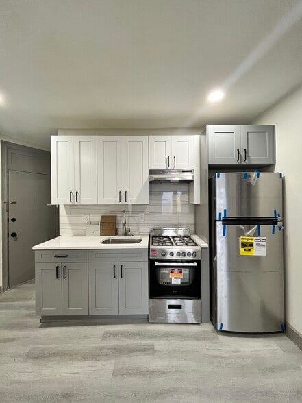 838 Communipaw Ave 1F - 818 Communipaw Ave