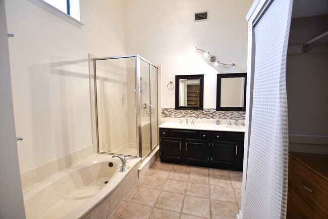 Building Photo - 4056 La Costa Ct