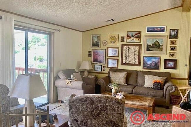 Building Photo - Charming 3-Bedroom, 2-Bath Home Available in Wofford Heights, CA