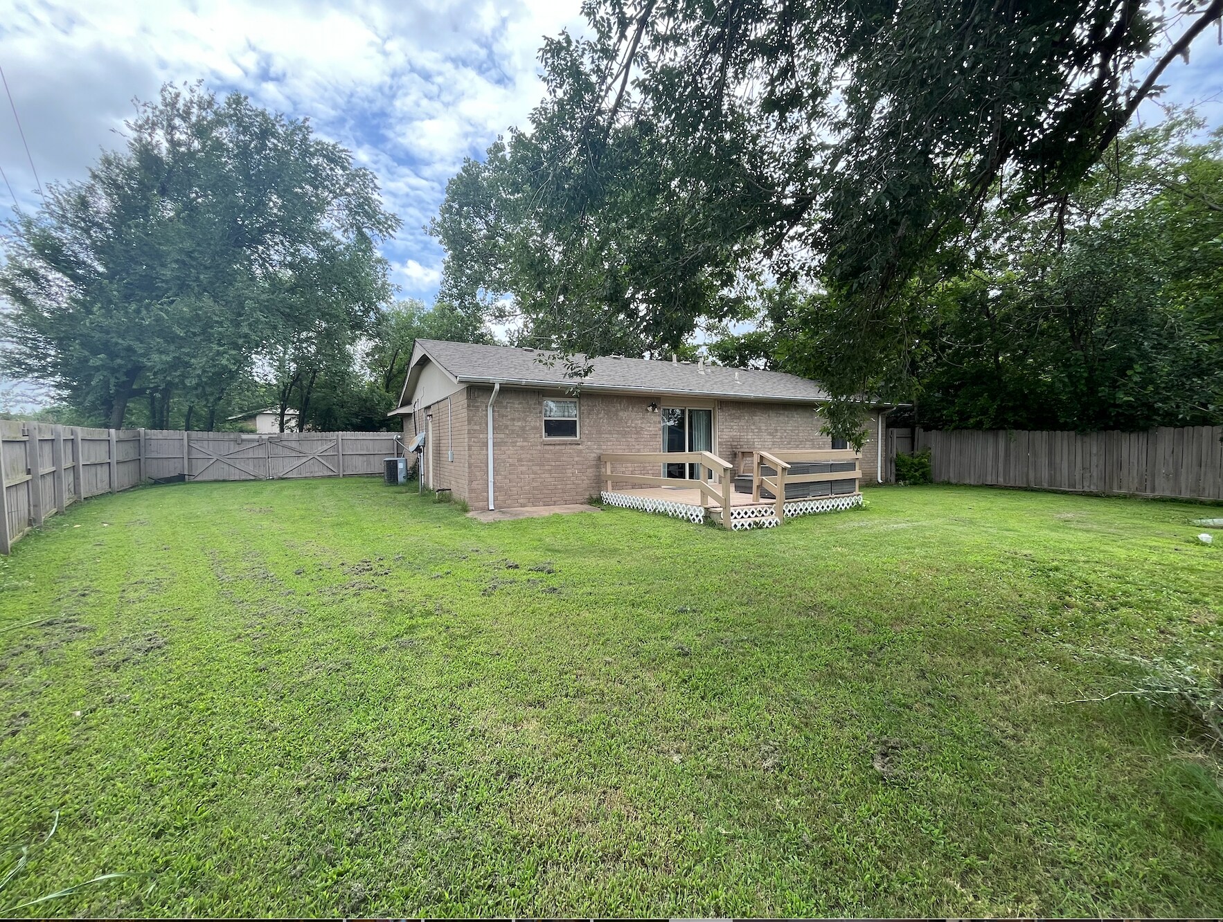 Building Photo - 15083 S Waco Ave