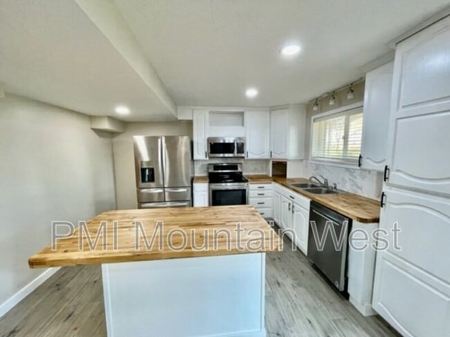 Building Photo - 762 Lacey Way
