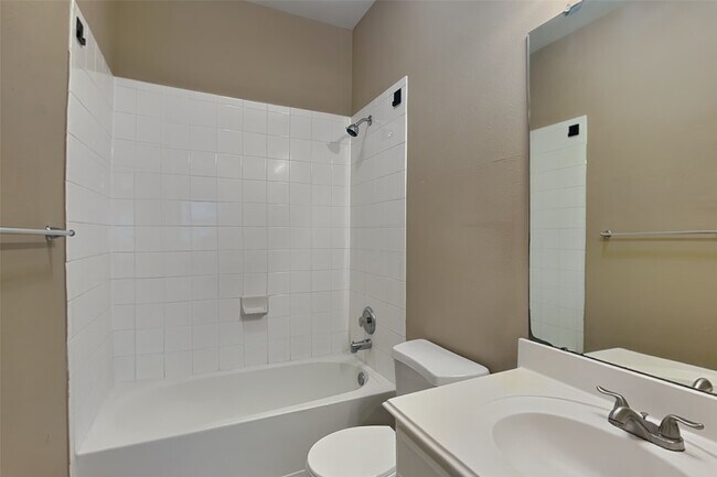 Building Photo - 7418 Jacobs Well Dr