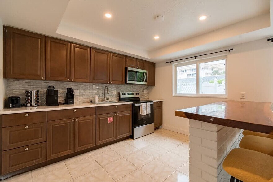 Building Photo - 505 Fillmore Ave