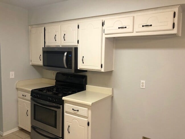 Building Photo - 5222 Clearwater Ct
