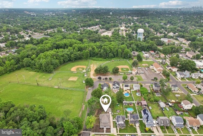 Building Photo - 3547 Finlaw Ave