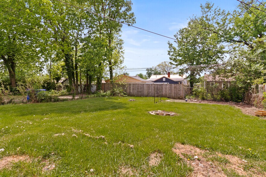 Exterior Back - Shared Yard - 1725 E Frankfort St