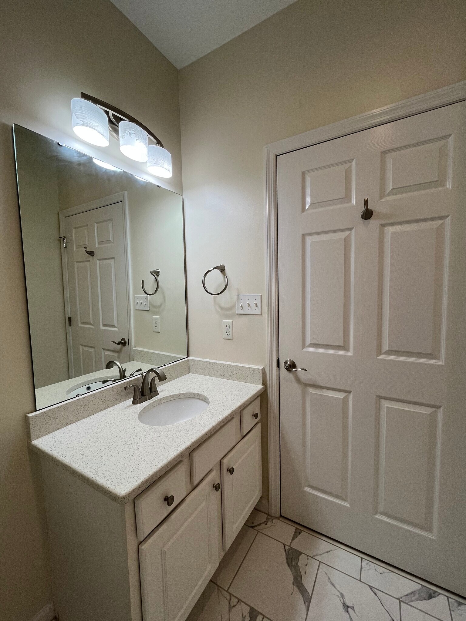 Building Photo - 532 Lionshead Rd