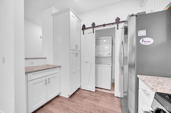 Building Photo - 617 Marion Ln