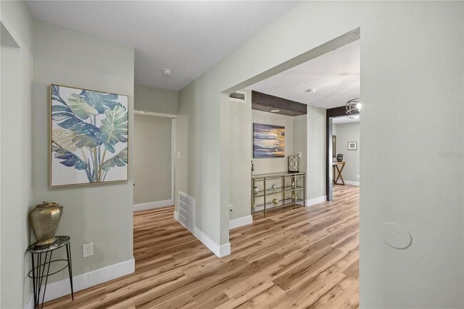 Building Photo - 2344 Woodcrest Dr