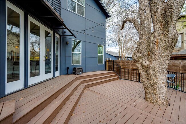 Building Photo - 2005 Bluebonnet Ln