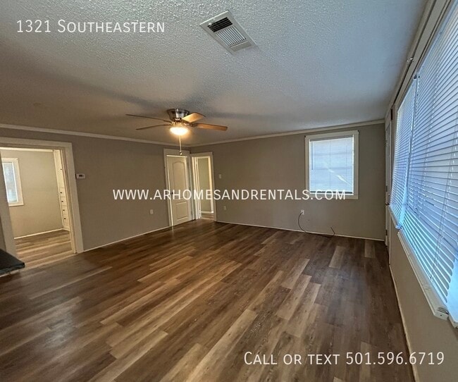 Building Photo - 1321 Southeastern-