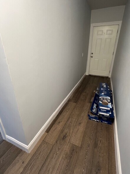 Front door foyer - 635 Broadway St