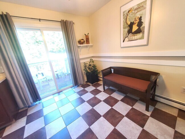 Building Photo - 39 Nash Pl