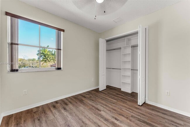 Building Photo - 18560 NE 3rd Ct