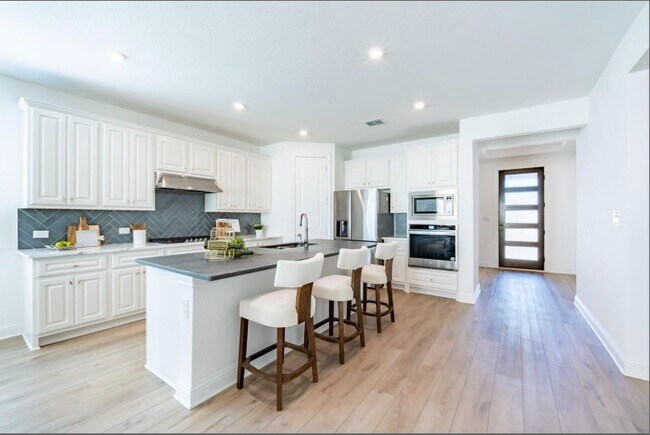 Building Photo - 1040 Villa Rialto View