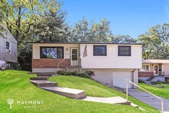 Building Photo - 3667 Lakewood Dr