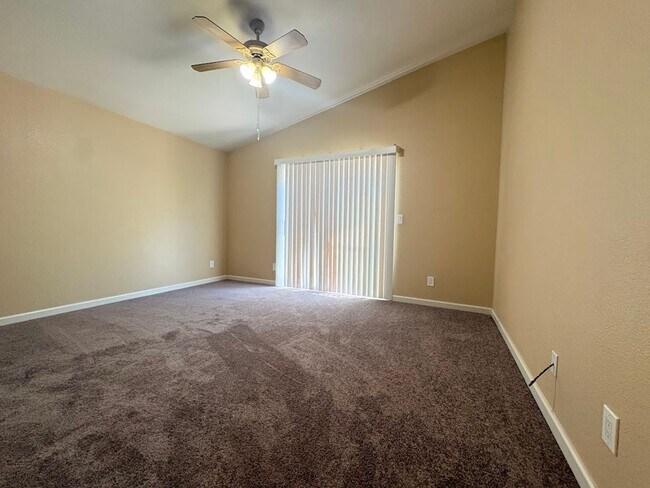 Building Photo - Three Bedroom Galt Home!
