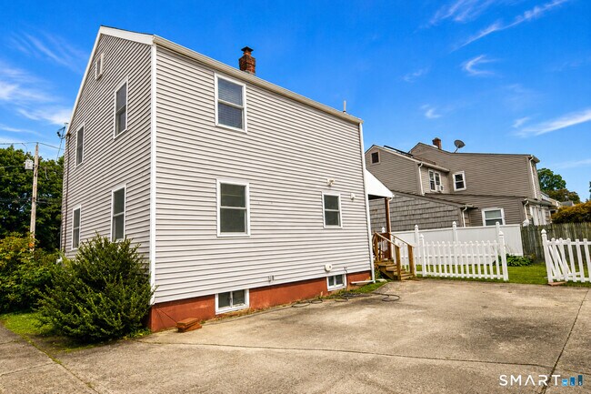 Building Photo - 144 Ridge Rd