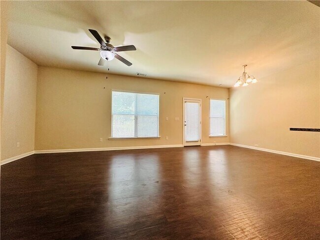 Building Photo - 244 Highland Pointe Cir E