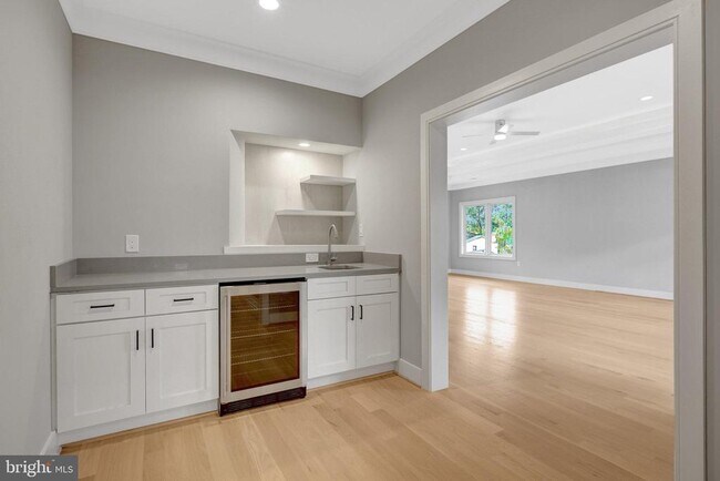 Building Photo - 6226 Kellogg Dr