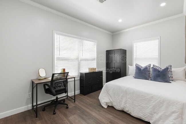 Building Photo - 1521 Preston St S