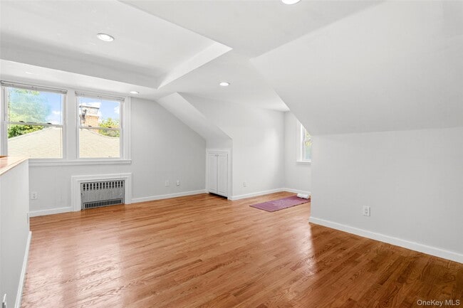 Building Photo - 528 N Wagner Ave