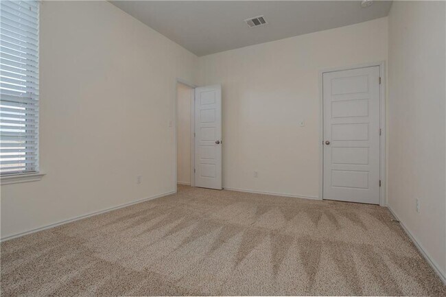 Building Photo - 3651 Sandy Brook Dr