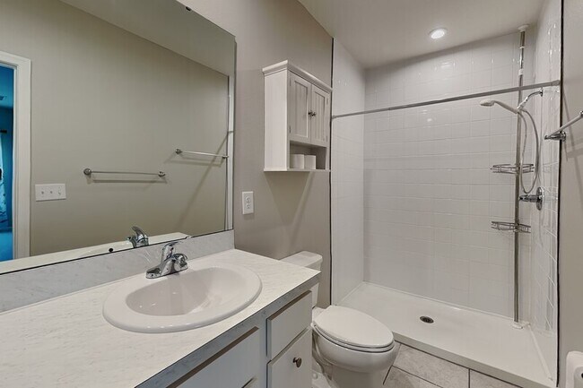 Building Photo - 186 Piave St