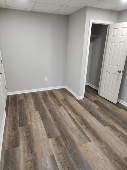 Building Photo - 4432 Spring Mtn Ln