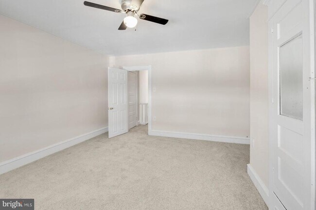 Building Photo - 2323 E Cambria St