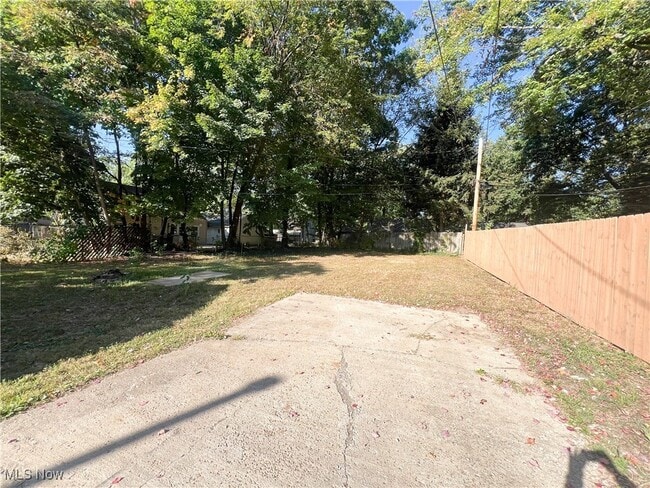 Building Photo - 2290 Suncrest Dr