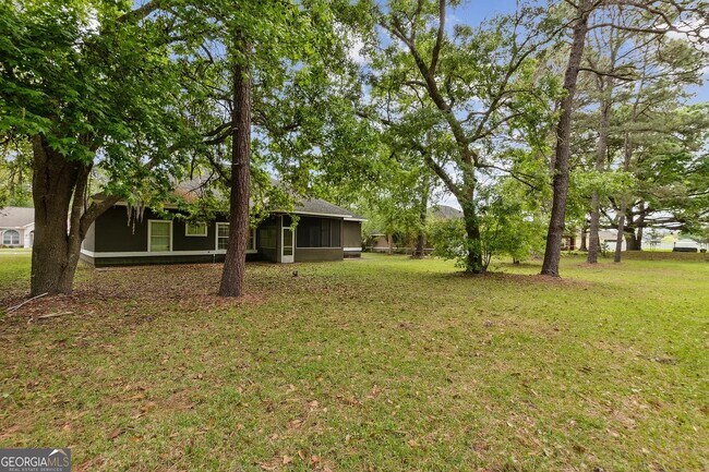 Building Photo - 124 Deerwood Village Dr