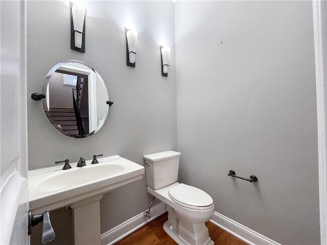 Building Photo - 4 Prichard Way NE