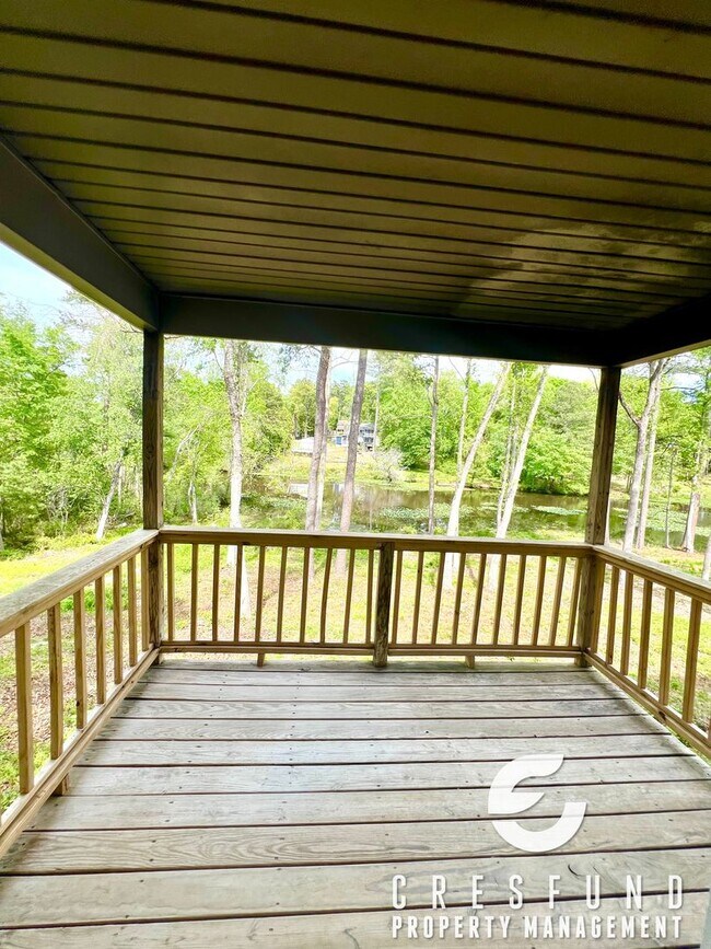 Building Photo - Lake View Luxury 2BR 2.5 Bath