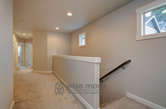 Building Photo - Fisher's Landing 3 Bedroom Upscale Townhouse